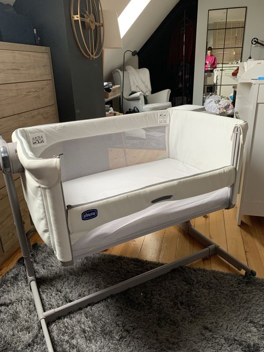 Lóżeczko dostawne z opcją bujania next2 me chicco