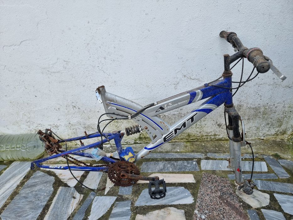 Quadro de Bicicleta Suspensão Total EMT – Para Peças ou Restauro