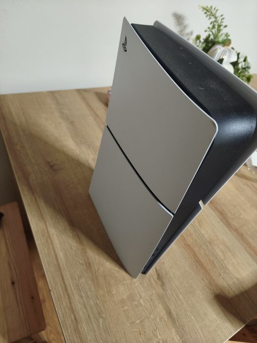 Zamienię PlayStation 5 Slim Digital + Pad + Torba / Etui na Laptopa!
