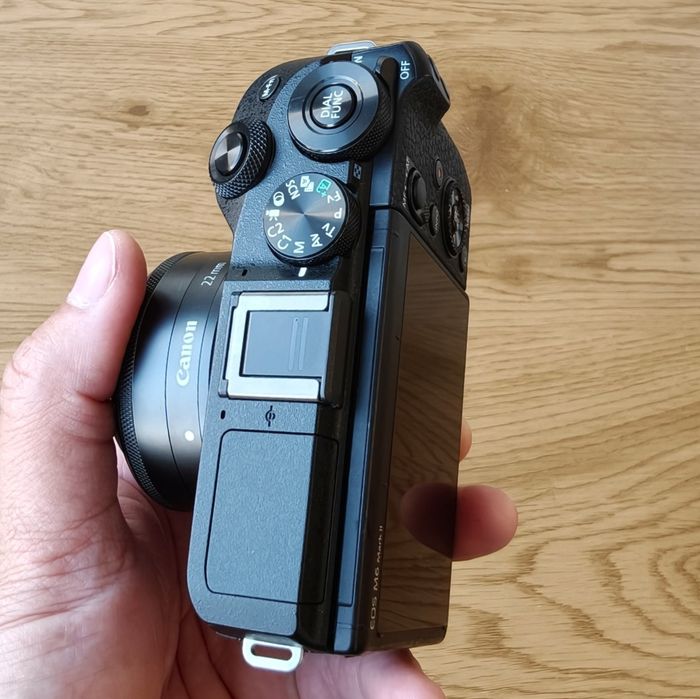 Canon M6 Mark II + 22mm f2 ef-m