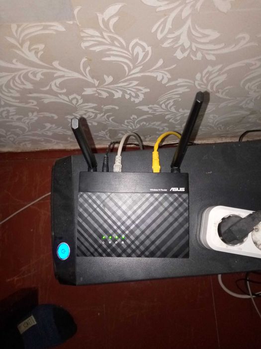 Продаю роутер Asus N12 + 3 in -1 Wi-Fi Router