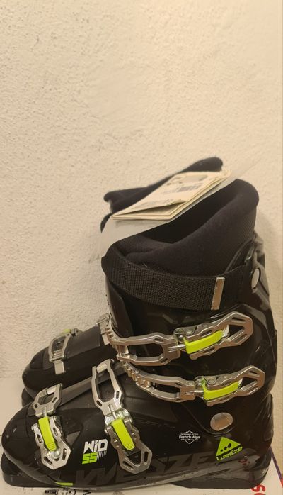 Vendo botas de Ski dois pares novas e um par usadas