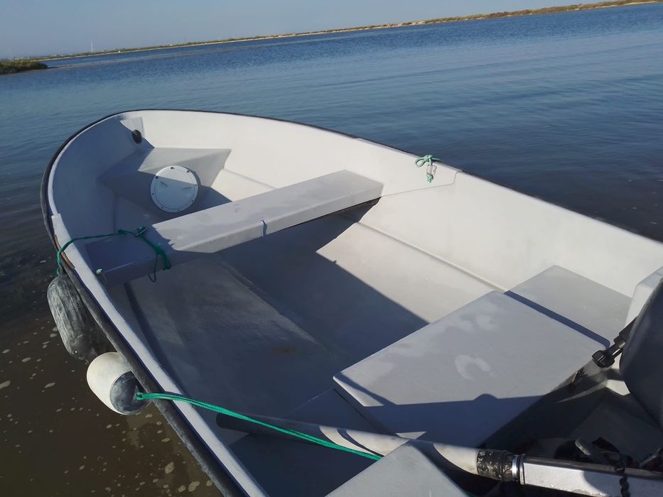 Vendo barco vega com motor 9.9