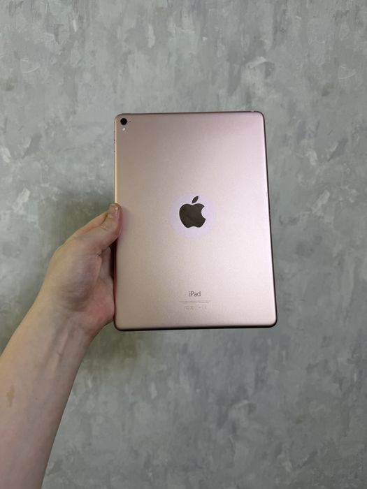 Продається iPad Pro 9.7” (32 GB, Wi-Fi).