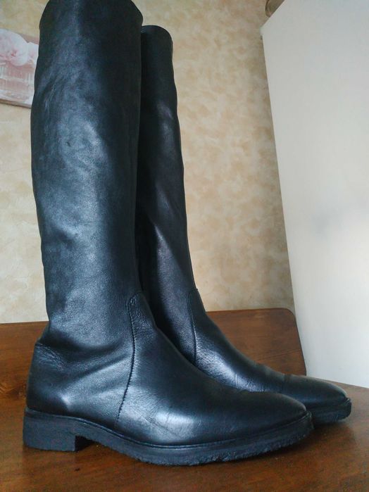 Ботфорти жіночі шкіряні чорного кольору на низькому ходу 40 р/26,5 см