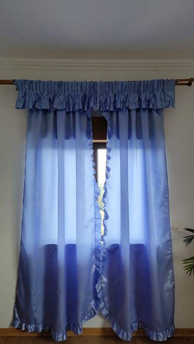 Cortina/cortinado azul acetinado com folhos (3 peças)