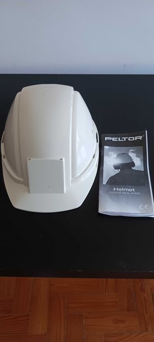 Capacetes de proteção novos