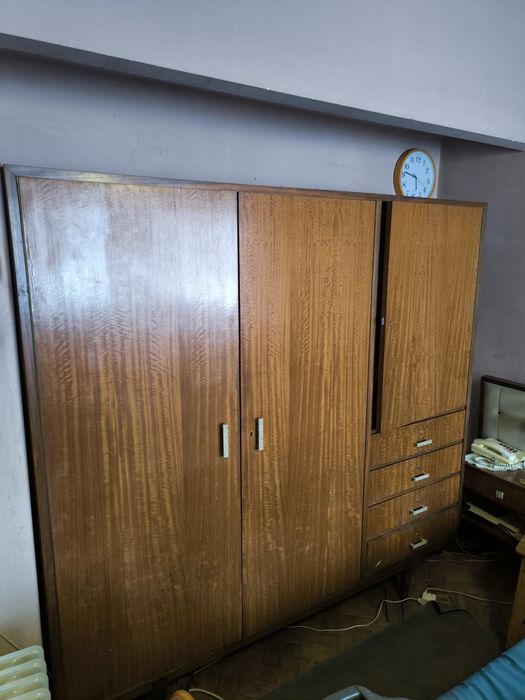 Guarda roupa antigo madeira clara