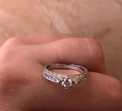 Золотое эксклюзивное кольцо с белоснежными бриллиантами на 0.4кт!!