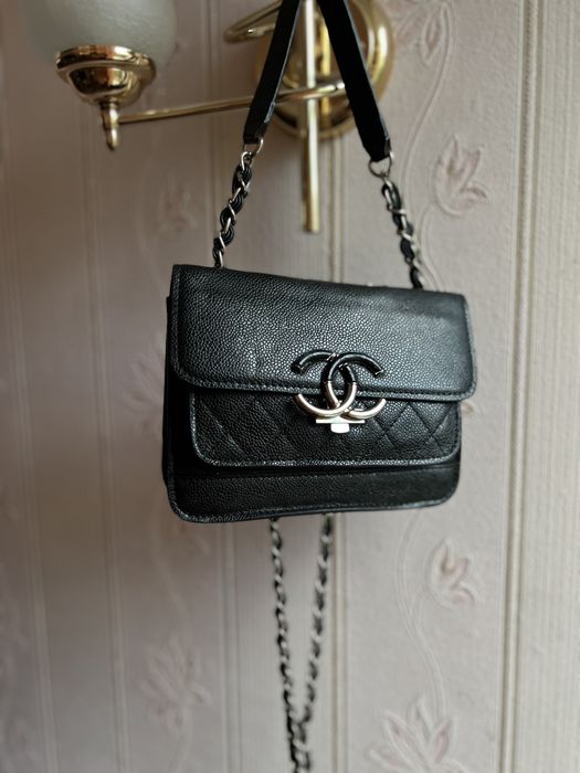 Кожаная маленькая сумочка Chanel с номером