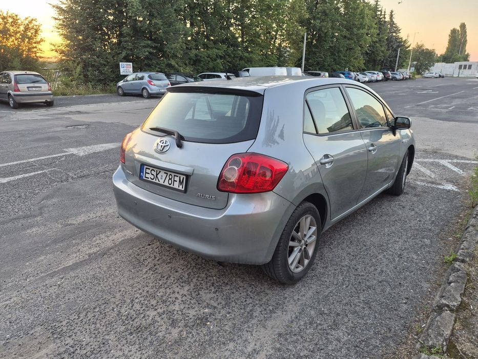 Toyora Auris 2009r