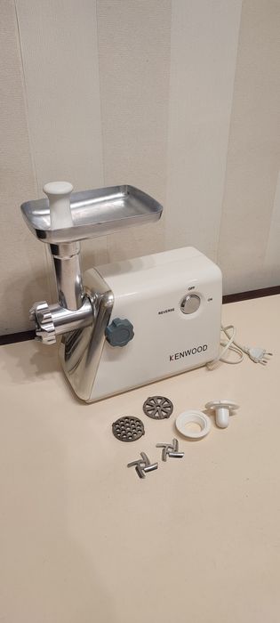 Потужна електрична м'ясорубка Kenwood KNG 762