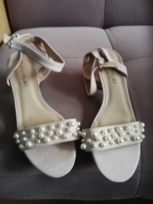 nowe, letnie  dymny róż sandałki z perełkami r.40