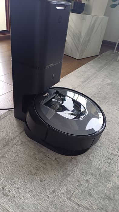 Roomba i7+ ze stacją