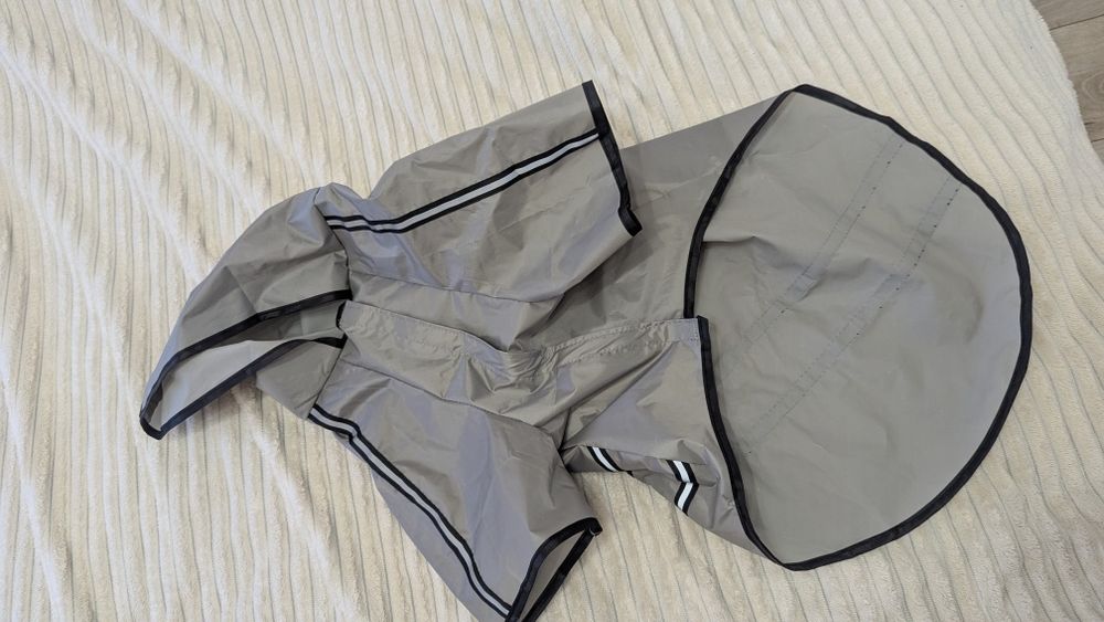 Одяг для собак і котів переноска дощовик