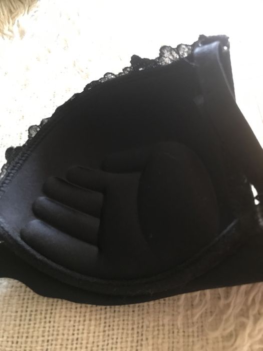 Бюстгалтер с рисунком «Руки Адама»