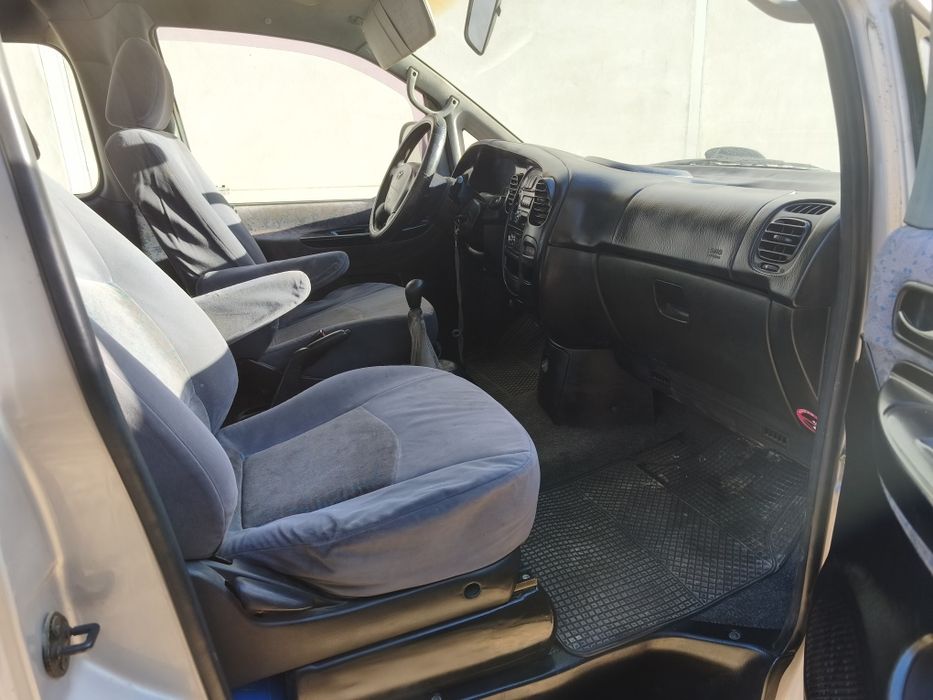 Carrinha Hyundai H1 de 7 Lugares VÁRIOS EXTRAS (AC Frontal e Traseiro; Tetos panorâmicos,) Ideal para Trabalho ou Projeto Campervan CAIXA 2,55x1,55m