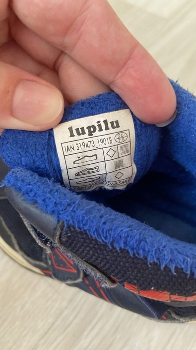 Віддам взуття хлопчику 25-26 розмір (3-4 р)