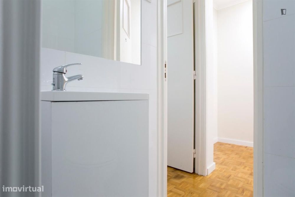 Quarto - localizado em Benfica Lisbon