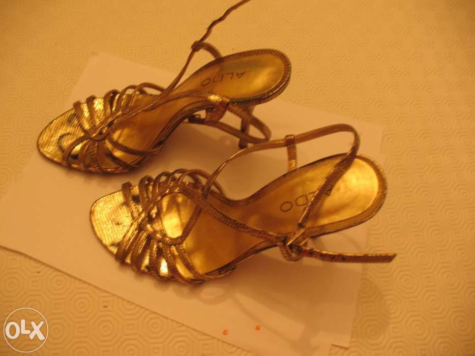 Sapatos Aldo Dourados