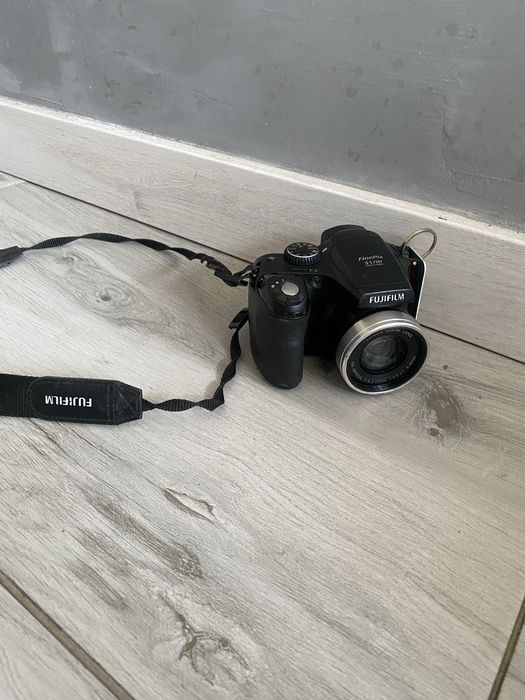 FUJIFILM FinePix S5700