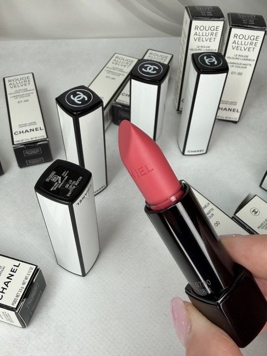 Помада Chanel Allure Velvet 07