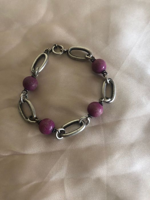 Pulseira com pedras coloridas