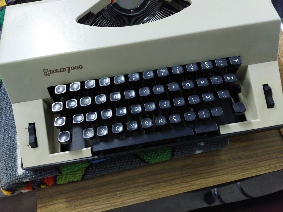Máquina de Escrever Rover7000