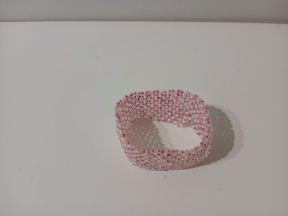 Pulseira de missangas rosa e branco