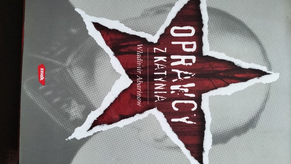Książki o tematyce wojennej.
