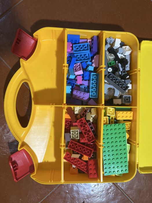 Maleta de lego com pouco uso