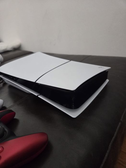 Ps5 slim 1Tb com Leitor de CD + comando Sony  vermelho
