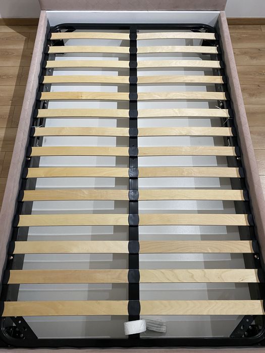 Łóżko tapicerowane