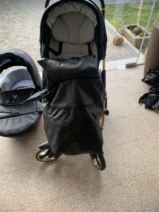 Carrinho junama trio em otimo estado ja com isofix incluido