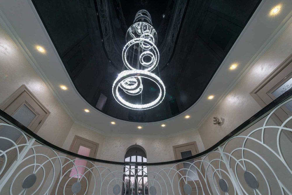 Особняк 280,0 м кв. сучасний ремонт, меблі, техніка, 0,18га.