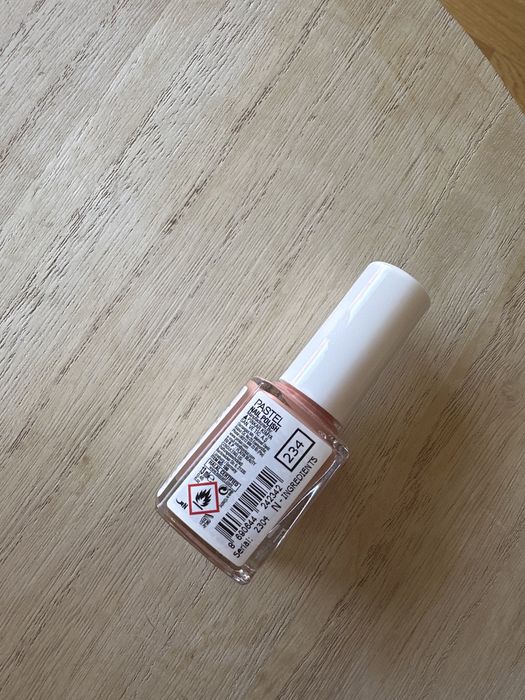 Pastel lakier do paznokci brzoskwiniowy roz