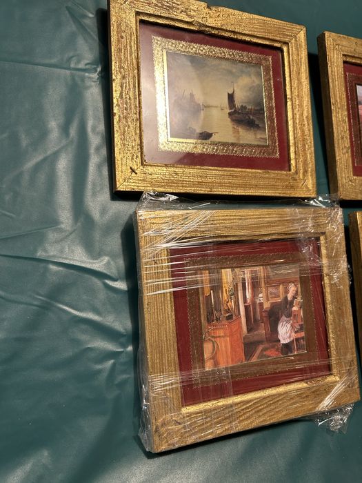 6 quadrinhos com moldura dourada