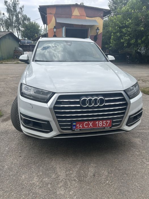 Продам Audi Q7 2017