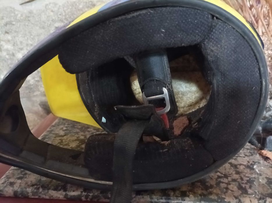 Vendo capacete motocross/Kartcross bom estado usado.