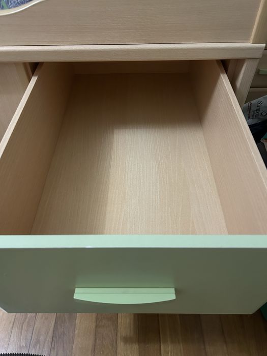 Cama de solteiro, juvenil, com muita arrumação e colchão