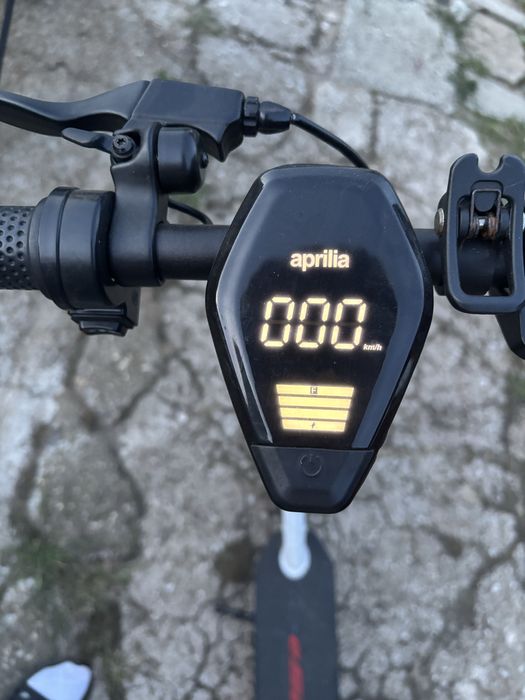 Hulajnoga elektryczna Aprilia eSRZ