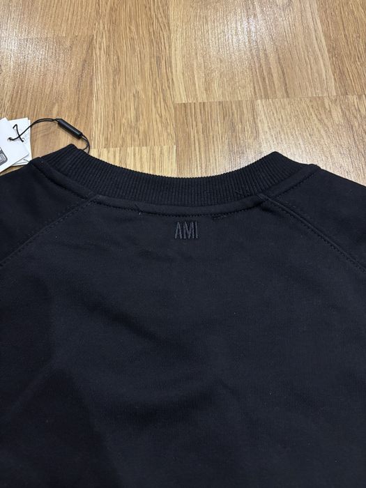 Sweter Ami Paris z beżowym sercem