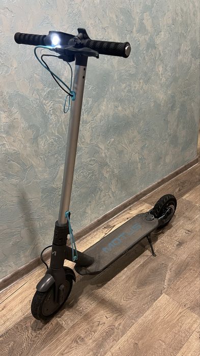 Електросамокат Motus Scooty
