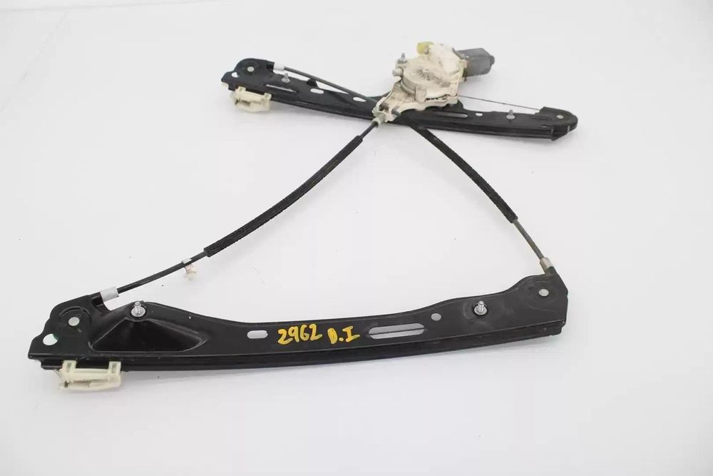 ELEVADOR DE VIDRO FRONTAL ESQUERDO BMW 1 2006 -7067795S