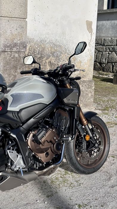 Honda CB650R E-Clutch 2025 35kw