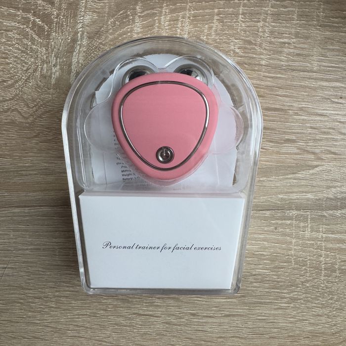 Мікрострумовий масажер для обличчя EMS