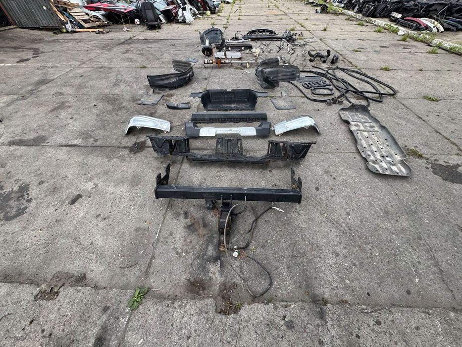 Toyota hilux 8 wszystkie części  wąż węże klimy przód przednie wzmocnienie środek plastiki