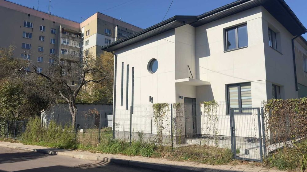 Продаж чудового будинка в тихому районі вул. Дунайська