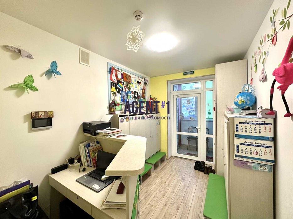 Фасадне приміщення на першому поверсі в ЖК Сучасний, 70 кв.м.