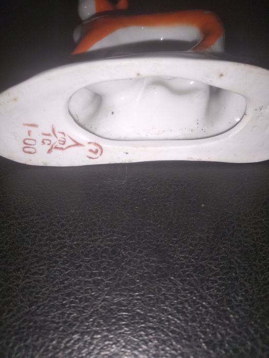 Фарфоровая статуэтка